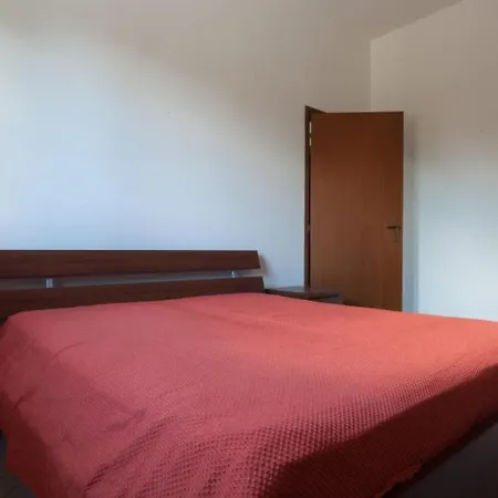 Anna Villa *