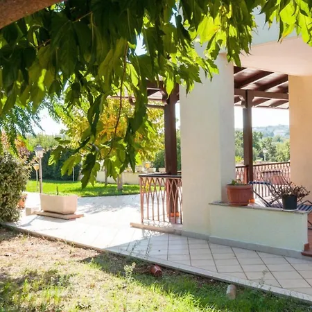 Anna *